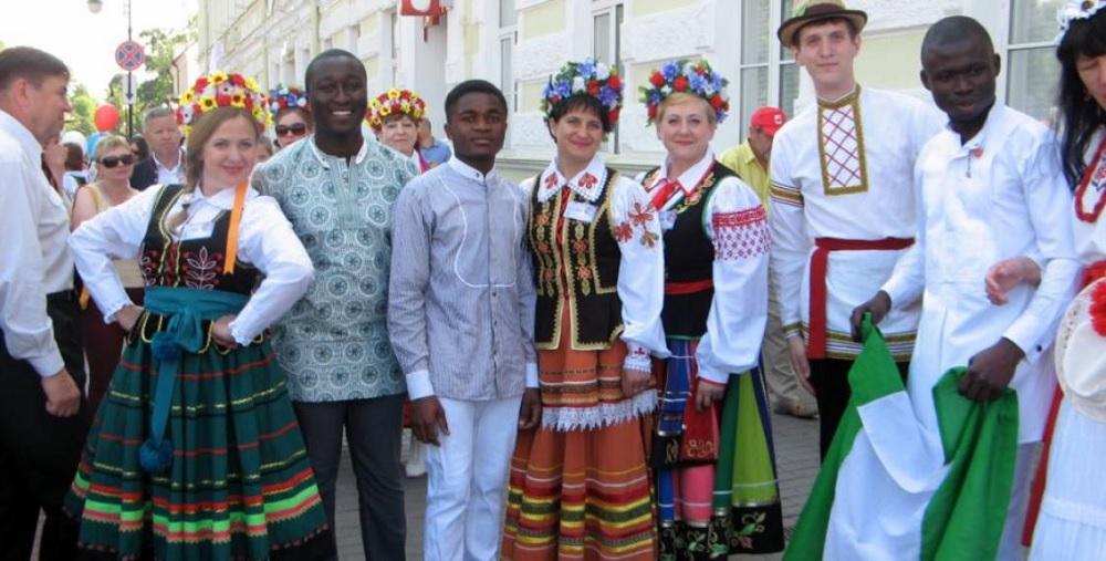 Разные национальности живут в Беларуси