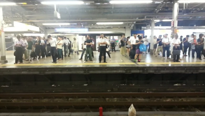 Япония круче в очереди на поезд